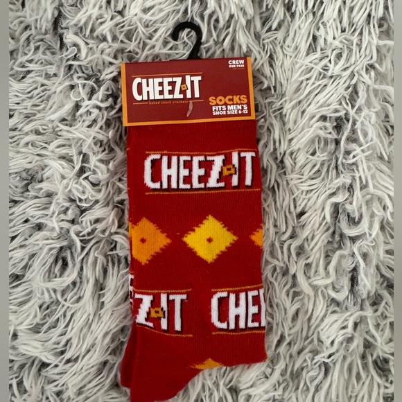 Cheez It Novelty Socks Men's Size 6-12 - Picture 1 of 2